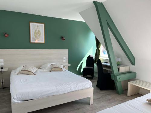 Brit Hotel Du Dauphin LAigle - Location and Accessibility