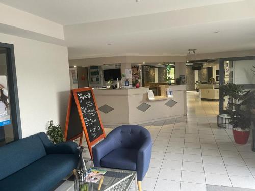 Brit Hotel La Bonne Etape - Location and Accessibility