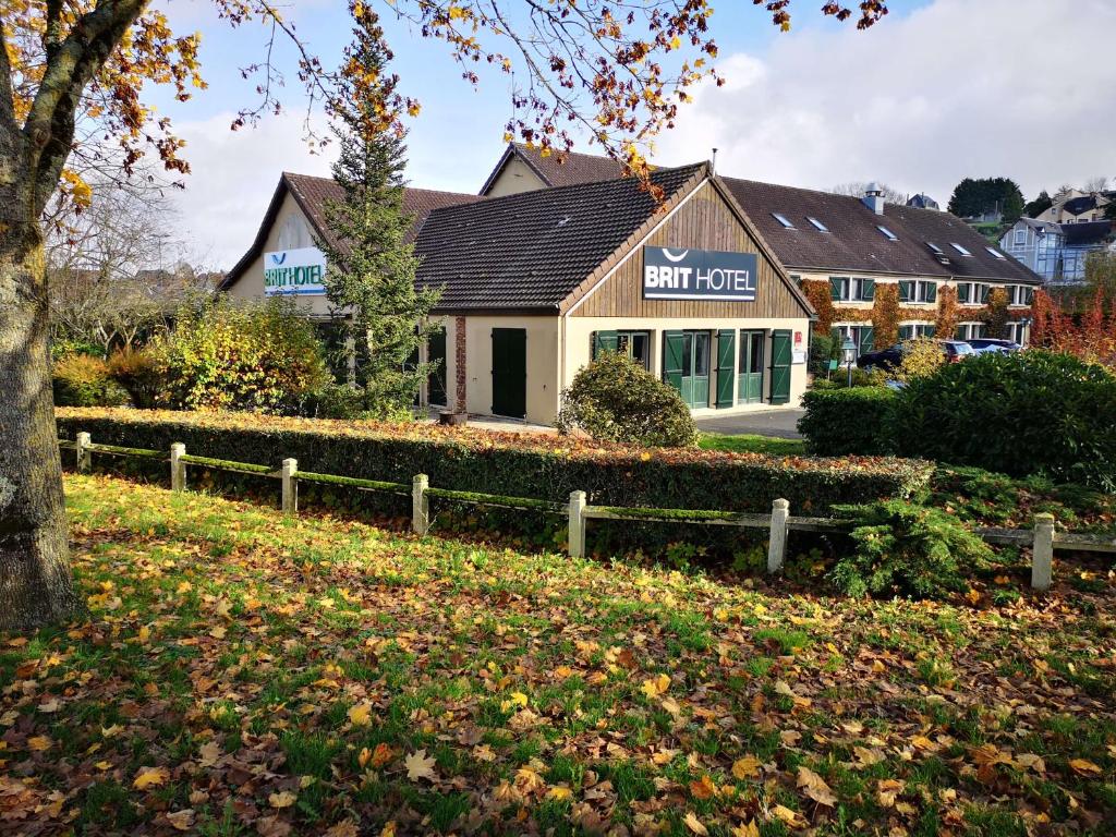 Brit Hotel La Ferte Bernard - Location and Accessibility