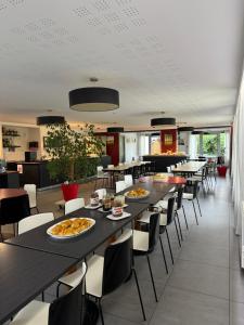 Brit Hotel Mayenne - Hotel Overview