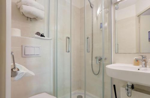 Brit Hotel Reims La Pompelle - Hotel Overview and Location
