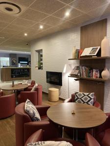 Campanile Aix-En-Provence South - Pont De L'Arc - Location and Accessibility