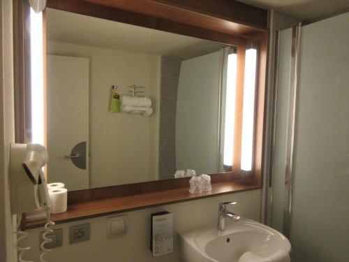 Campanile Bayeux - Hotel Overview and Location