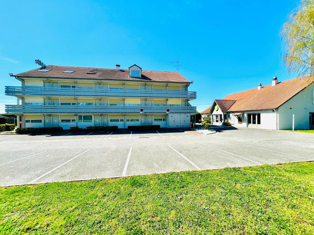 Campanile Montargis - Amilly - Location and Accessibility