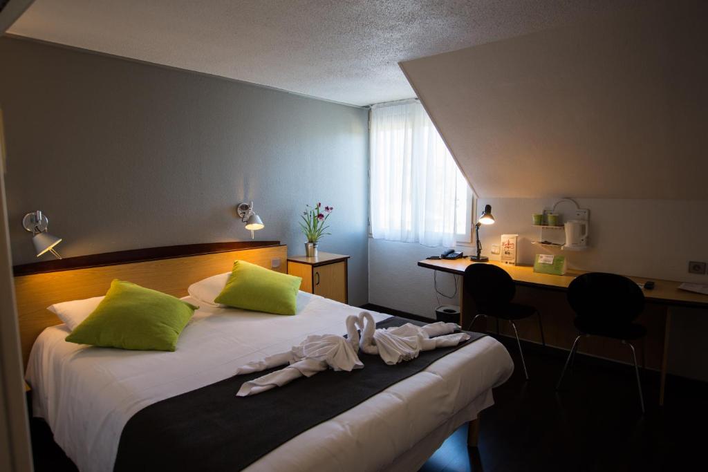 Campanile Saumur - Hotel Overview and Location