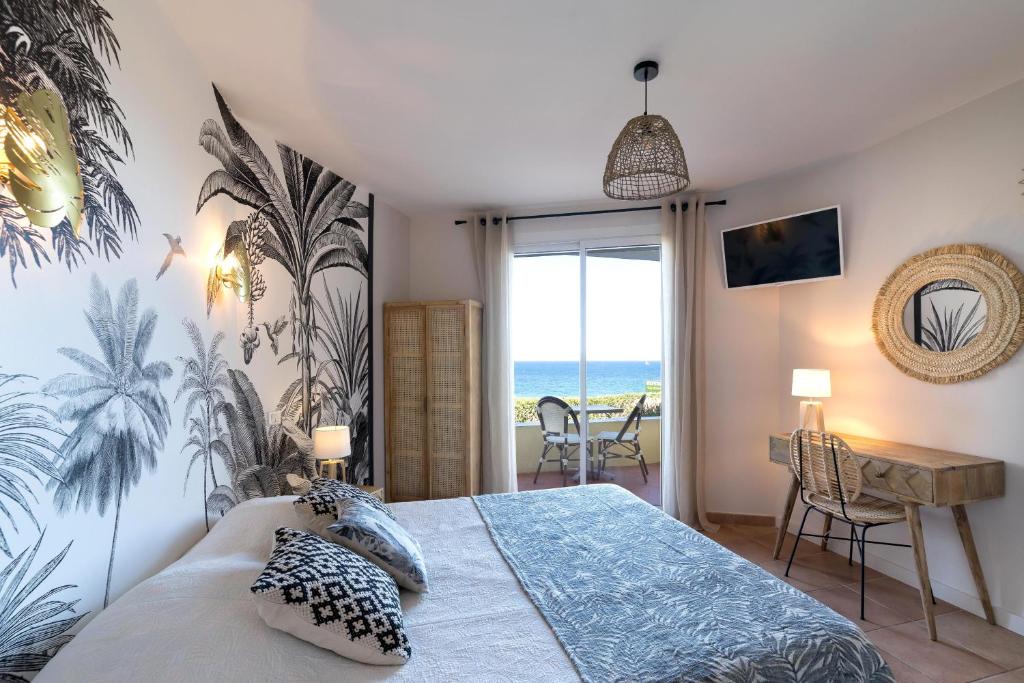 Cap Riviera Hotel & Restaurant Saint Aygulf - Location and Surroundings