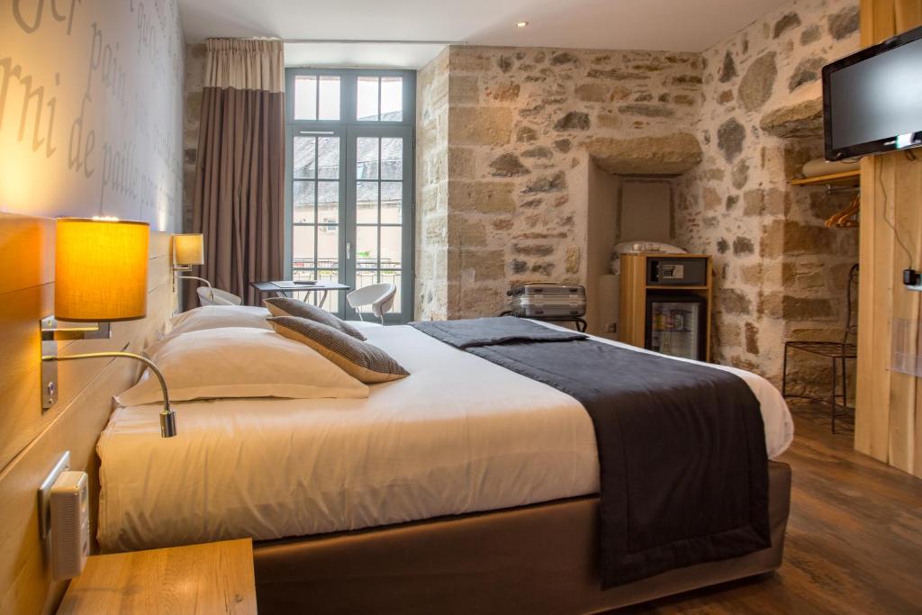 Charm and Character The Turenne - Historical Significance of Charme Et Caractère Le Turenne