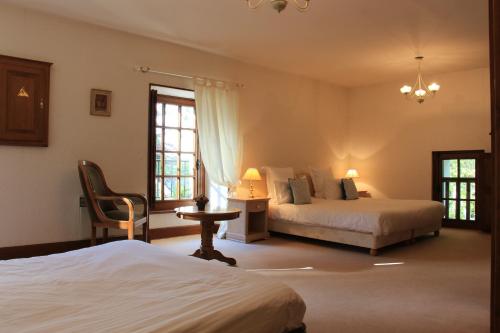 Chateau of the Menaudière - Location and Surroundings