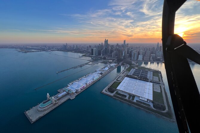 Chicago Helicopter 10-Minute Tour for up to Three Passengers