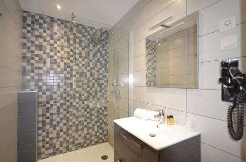 Edelweiss Hotel - Location and Accessibility