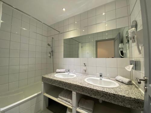 Emperor Hotel Restaurant - Overview of Hôtel Restaurant L Empereur