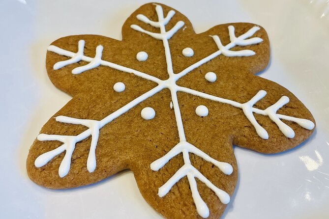 Festive Flavors of Pike Place Market Holiday Food Tour - Group Size and Accessibility