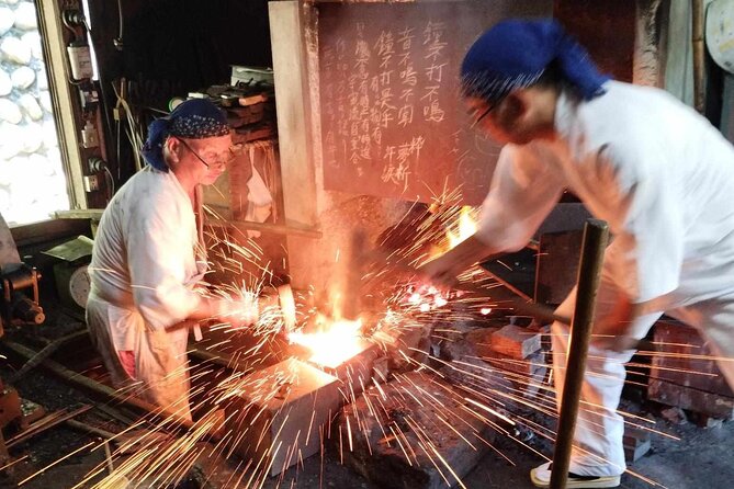 Fold Forging With the Master Swordsmith in Hiroshima - Mastering the Techniques: Guidance From the Swordsmith