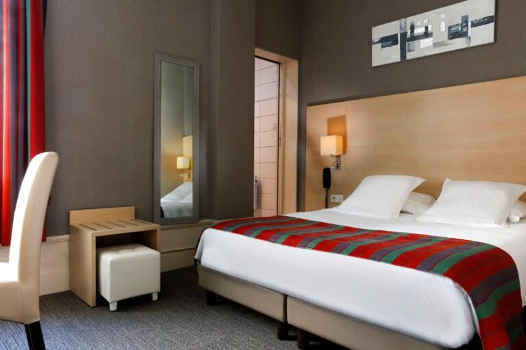 Grand Hotel De Lunivers Review