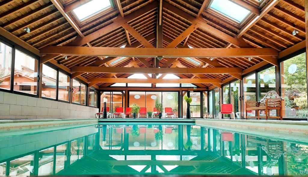 Haie Des Granges Domain - Location and Accessibility