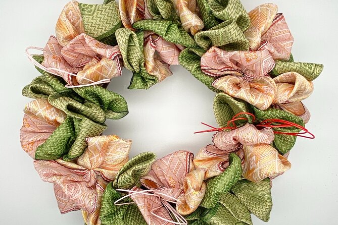 Handmade Wreath Experience Using Tatami Mat Edges in Setagaya
