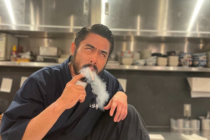 Hidden Local Tokyo Night: Sushi, Sake and Karaoke Tour
