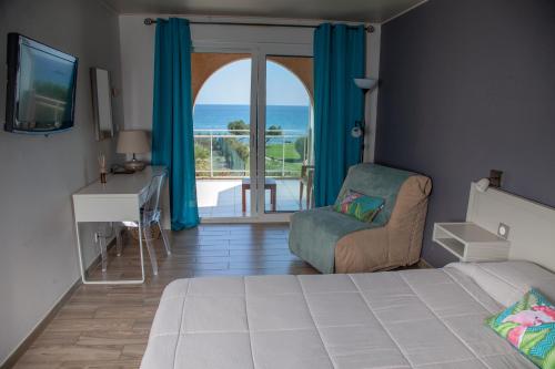 Horizon - Stunning Beachfront Location