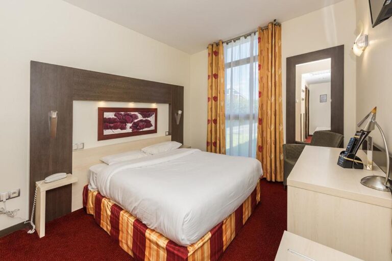Hostellerie Saint Vincent Beauvais Airport Review