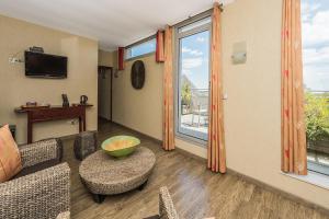 Hostellerie Saint Vincent Beauvais Airport - Location and Accessibility