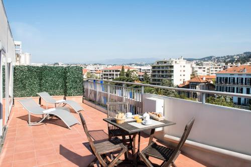 Hotel Abrial - Overview and Location