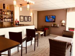 Hotel Au Relais Des Lilas - Location and Accessibility