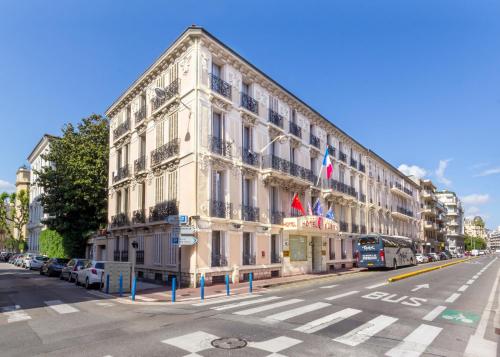 Hotel Busby - Location and Accessibility
