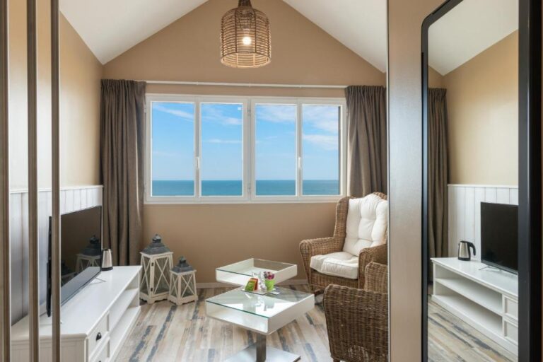 Hotel by the Beach Review
