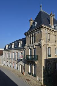 Hotel Castel Jeanson - Hotel Overview and Location
