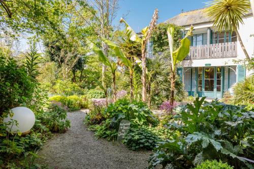 Hotel De France - Hotel Overview and Location