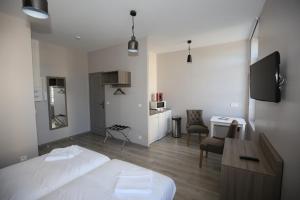 Hotel De France - Location and Accessibility