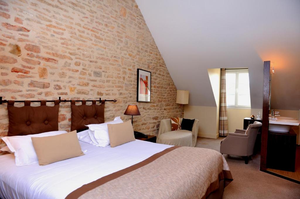 Hotel De La Paix, Beaune - Location and Accessibility