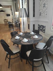 Hotel De Paris - Hotel Overview and Location