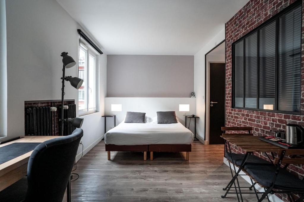 Hotel De Quebec - Hotel Overview and Location