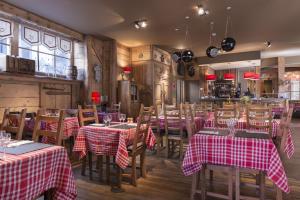 Hotel De Russie - Location and Accessibility