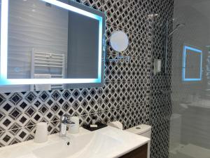 Hotel Diana - Hotel Overview and Location