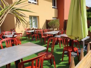 Hotel Du Cheval Blanc - Hotel Overview and Location