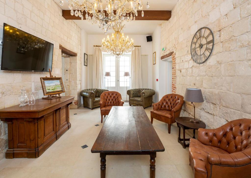 HOTEL JEAN DE BRUGES - Location and Accessibility