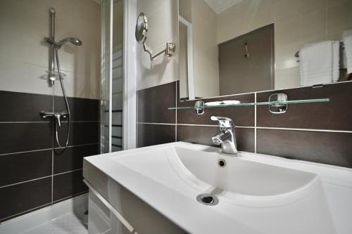 Hotel La Rotonde - Room Features and Comfort Levels