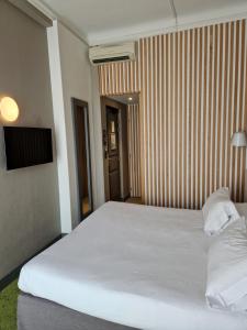 Hotel La Villa Tosca - Accommodations and Amenities
