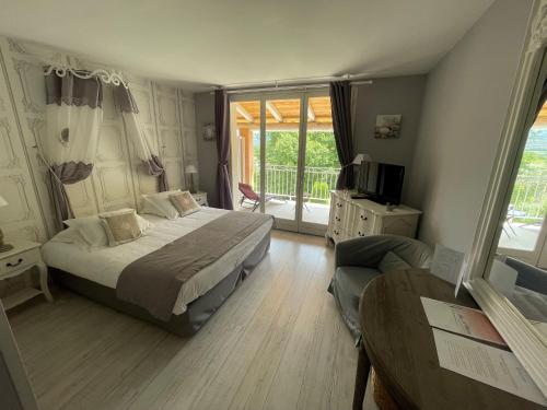 HOTEL LE MAS DHèLèNE - Hotel Overview and Location