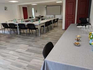 Hotel Le Pradet - Location and Accessibility