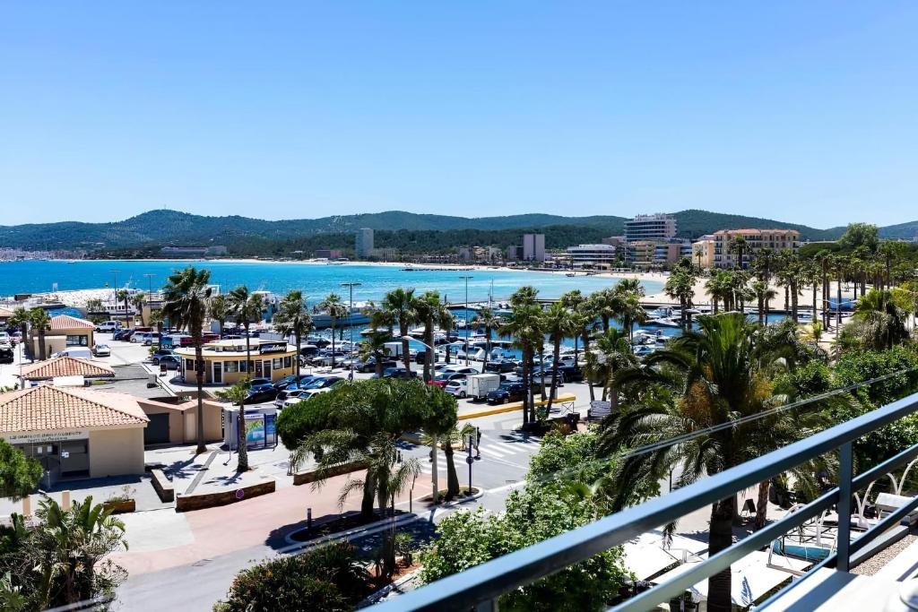 Hotel Le Rabelais - Location and Accessibility