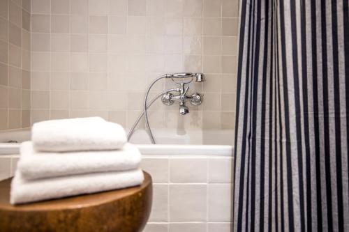 Hotel Le Sud - Location and Accessibility