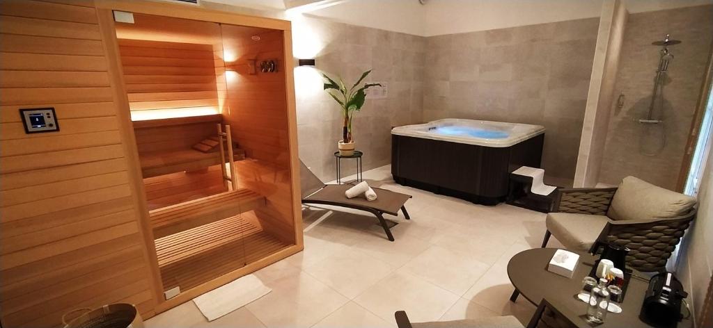 Hotel Les Nations The Originals Boutique VICHY - Hotel Overview