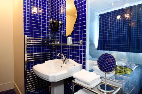 Hotel Les Pilotes - Hotel Overview and Location