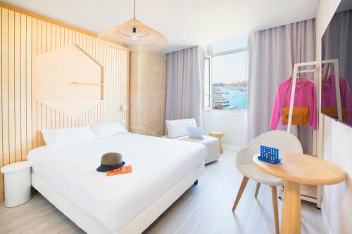 Hotel Life Marseille VP - Old Port - Hotel Location and Accessibility