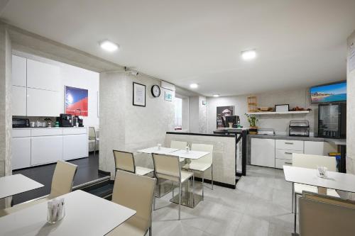 Hotel of Congresses and Festivals - Location and Accessibility