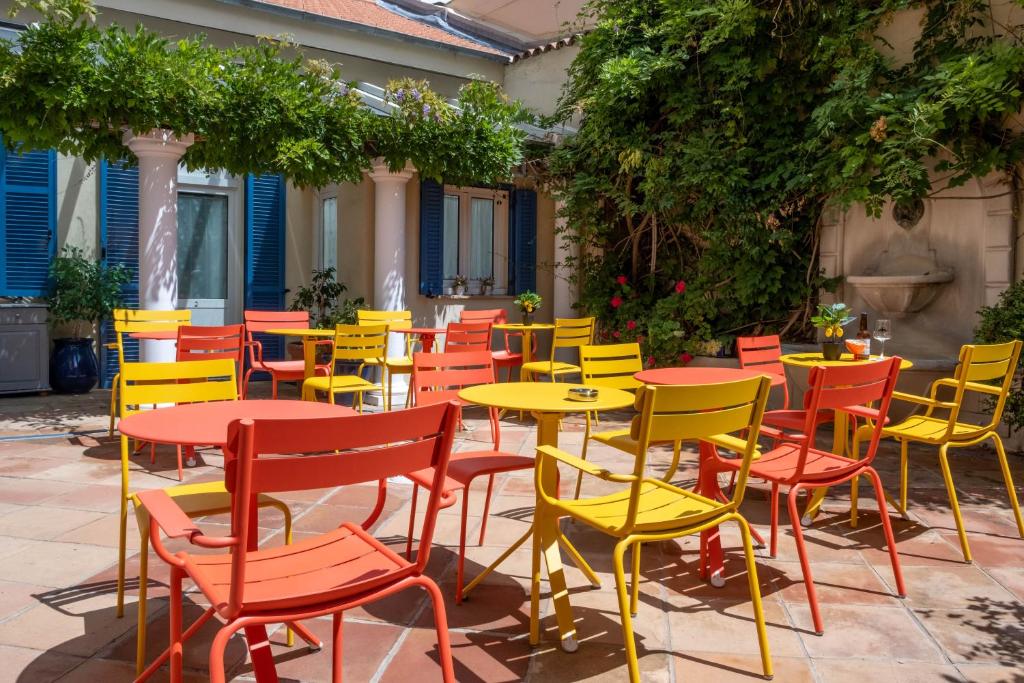 Hotel of the Fountain - Location and Accessibility