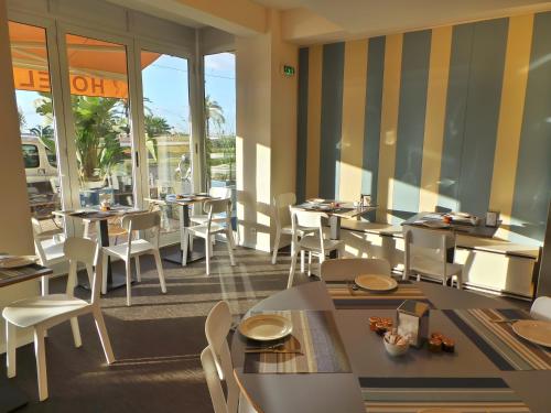 Hotel Palm Garavan - Overview and Location